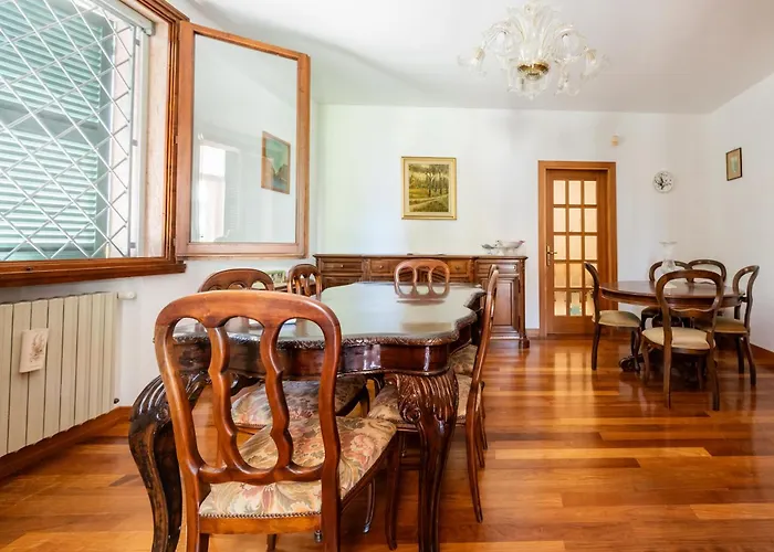 Alojamento de Acomodação e Pequeno-almoço La Contessa 3*